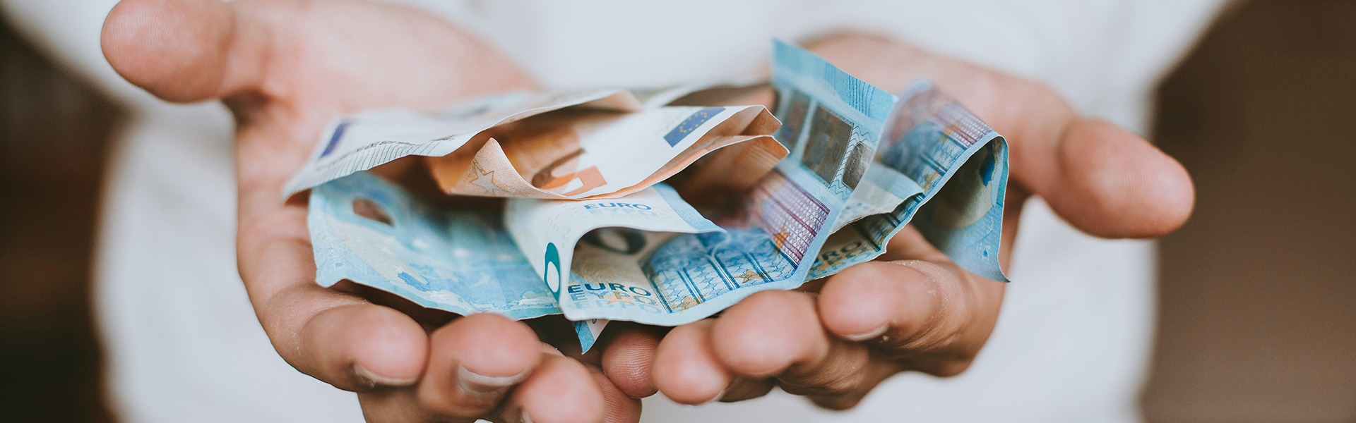 geld-sparen-beim-hausverkauf_01 Wie Sie Steuern beim Hausverkauf sparen
